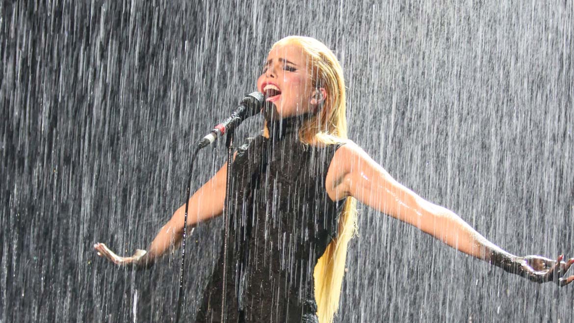 2015-03-30-DPA-Microphones-Takes-On-A-Downpour-at-the-2015-BRIT-Awards-L-3.jpg